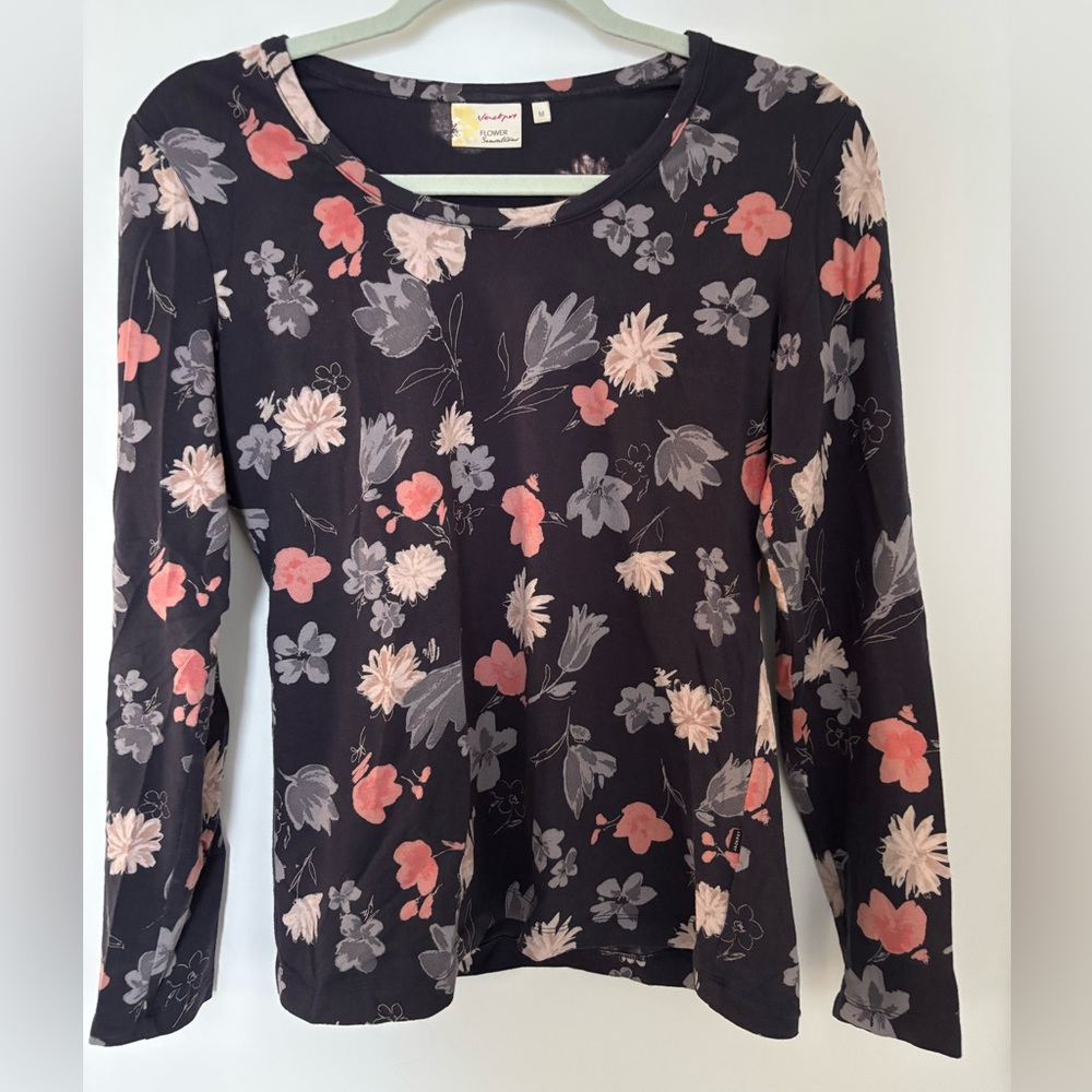 Vintage DK brand Jackpot Floral Long Sleeve Tee in Dark Blue with flowers Med